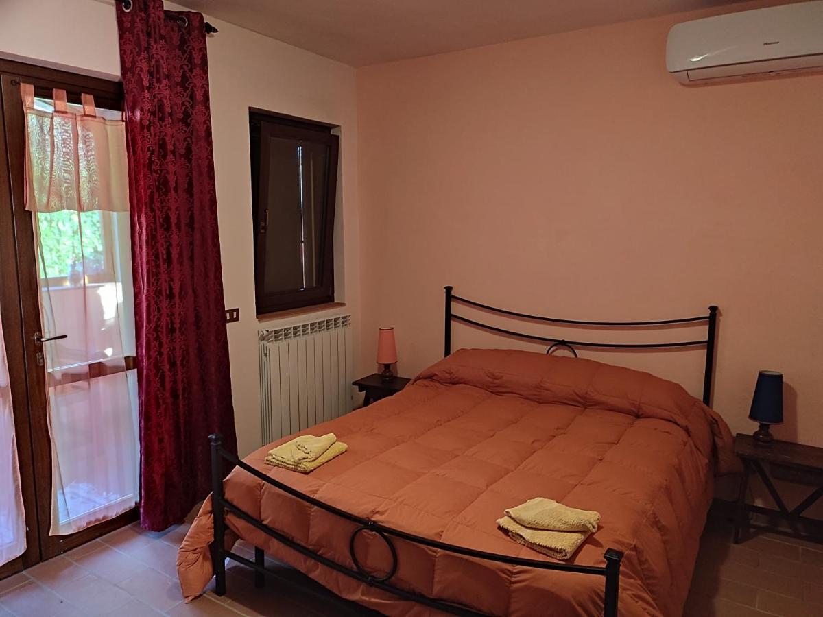 B&B Casale Roshlee Gualdo Cattaneo Eksteriør billede